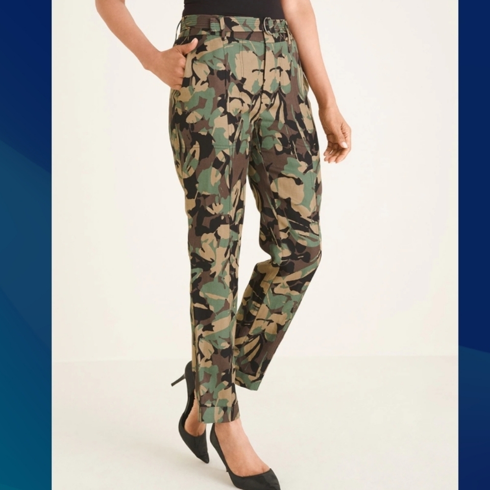Chico's (Size 0(4) Belted Camo Floral Utility Cropped Cargo Ankle Pants